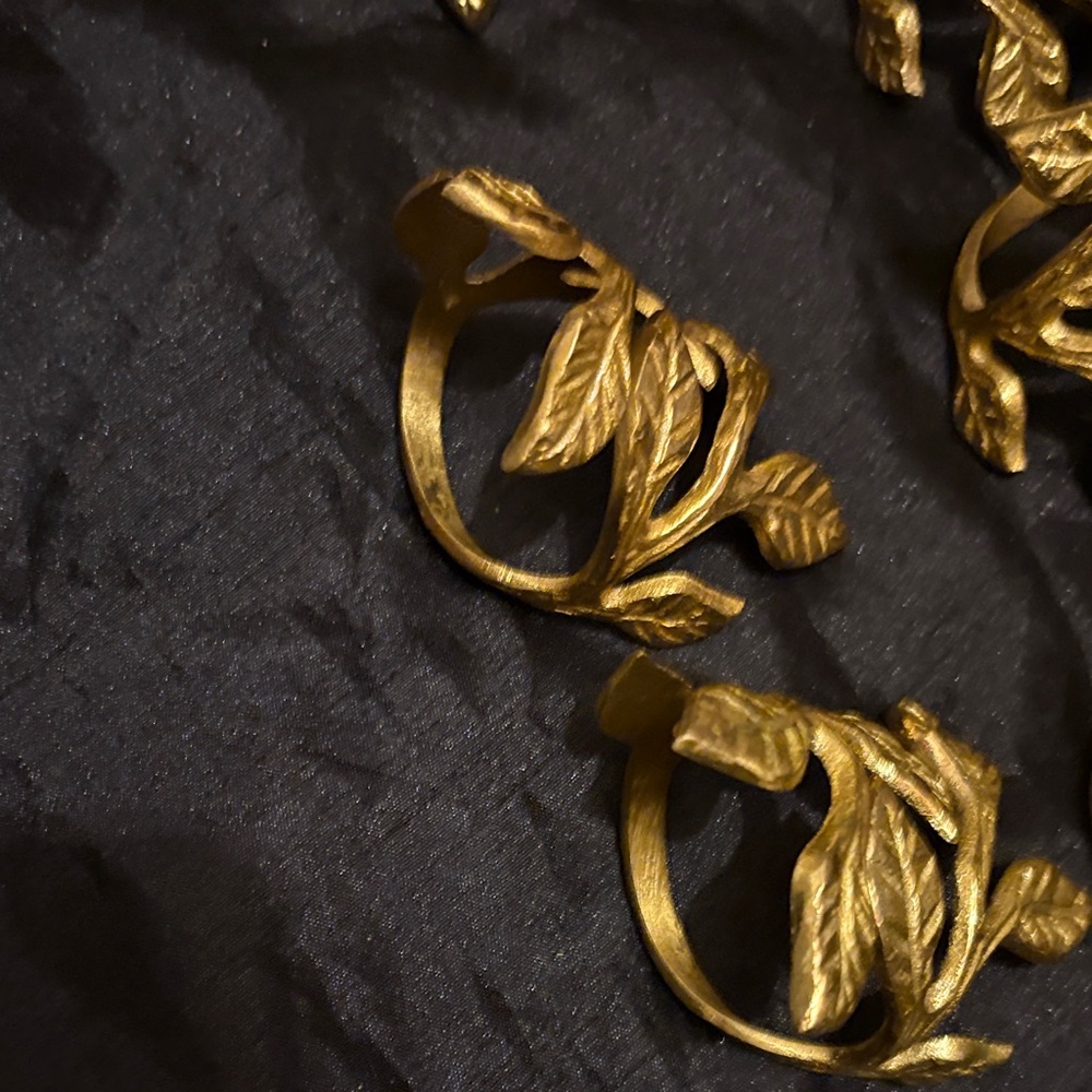 Gold Leaf Napkin Rings - Picture 2 of 8